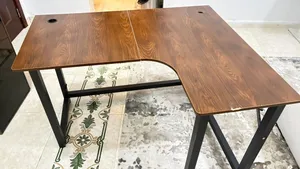 طاوله L ثابته طولها 120cm و العرض 60cm