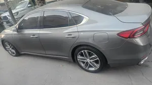 سيارة هيونداي أزيرا GLS 2018 رمادي مع العديد من المميزات وتامين إجباري