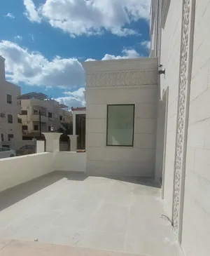 شقة فاخرة للبيع التالتة طابق ارضي 3 نوم 100م +190 م حديقة