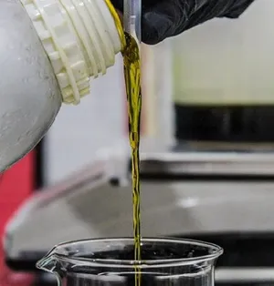زيوت عطرية مركزة أصنص لصناعة العطور و الأمساك و الأدهان و الفواحات و معطرات الجو إضافة البخور المسقى