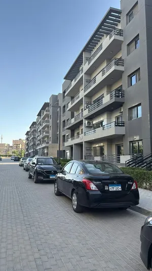 شقه للبيع 154م متشطبه فورى بجوار مطار القاهره فى كمبوند stoda Sheraton بتسهيلات