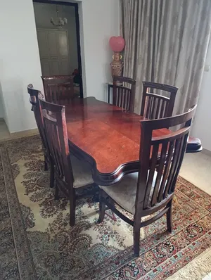 طاولة أكل للبيع بحالة جيدة