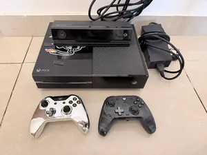 Xbox One القديم + Kinect + محول الكهرباء +