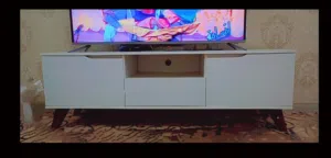 طاولة  تلفزيون للبيع