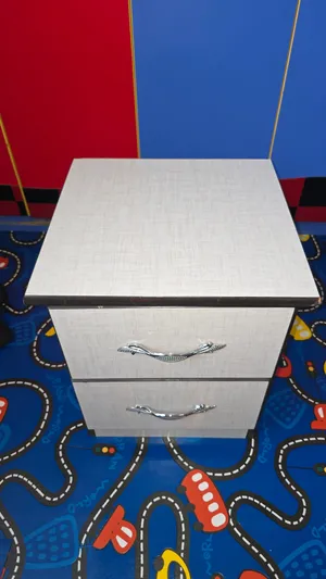 white bedside table طاولة سرير بيضاء