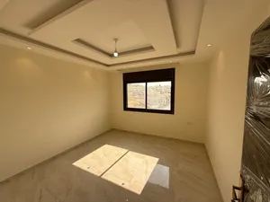 شقة طابق ارضي للبيع في الزرقاء الجديدة