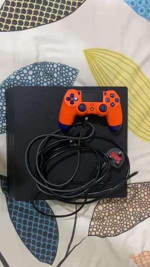 ممتاز + شري PS4 Pro للبيع – نظيف ويعمل بشكل+ الشريط