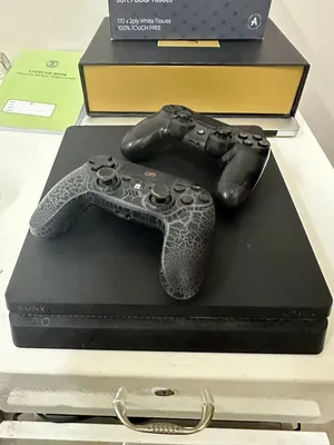 PS4 slim with two controllers  بليستيشن فور مع وحدتين تحكم وشريط GTA5