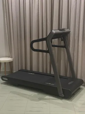 Technogym MYRUN سير احترافي بحالة شبه جديدة – استخدام خفيف جدا