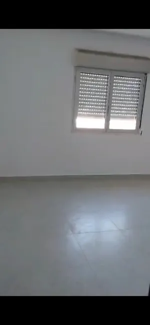 شقة للبيع الحدائق خلف مركز شرطة الحدائق دور ثالث علوي استلام فوري