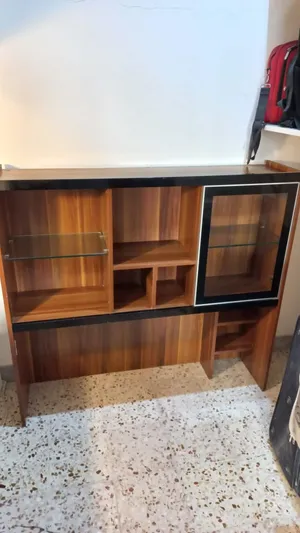 للبيع رفوف مكتبية بحالة ممتازة