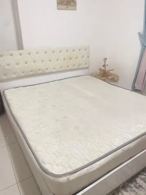 سرير كينغ للبيع مع مرتبة