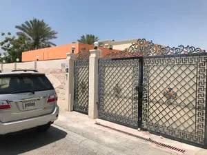 للبيع بيت في الجزات نظيف ومؤجر دفعة واحدة في الشارقة
