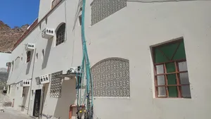 بنايه مباشره من المالك في روي مكونه من 10  شقق كل شقه بعداد كهرباء وماء مستقل مؤجره بالكامل 925
