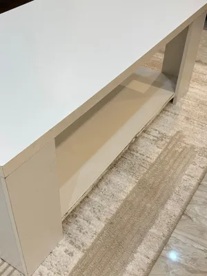 طاوله وسط لون ابيضّ