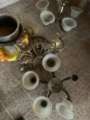 ثريات للبيع
