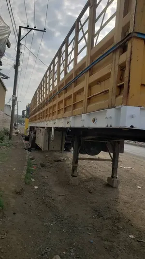 للبيع مقطورة نقل بحالة جيدة، مناسبة للنقل والعمل اليومي، ومجهزة للعمل