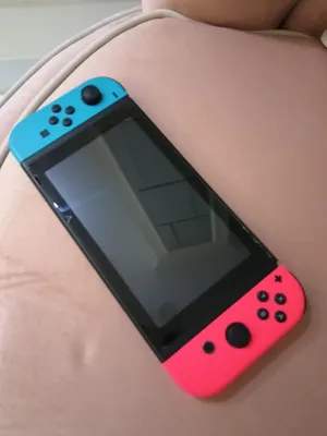 Nintendo switch neon with all accessories and 3 games with the case and box with docللييع نيتندو