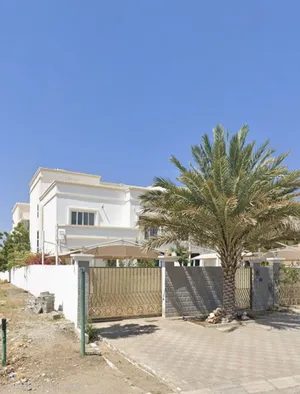 فيلا للإيجار في العذيبة بالقرب من شارع 18 نوفمبر وستاربكس - Villa For Rent in Aziba -Prime Location