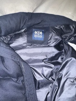 جاكيت BOGGI MILANO و السايز M و يناسب جميع انواع الالبسه