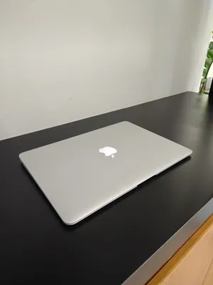 MacBook Air 2017 i5 - 13 inch - 8GB and 256GB SSD