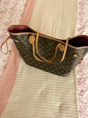 Authentic Louis Vuitton Neverfull MM.