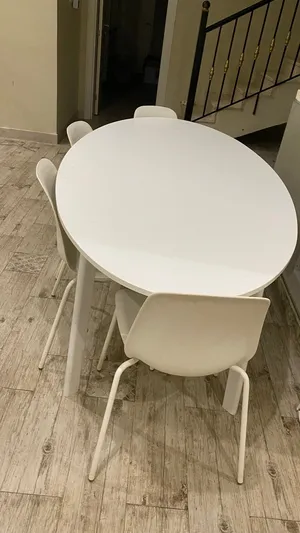 طاولة طعام من ايكيا