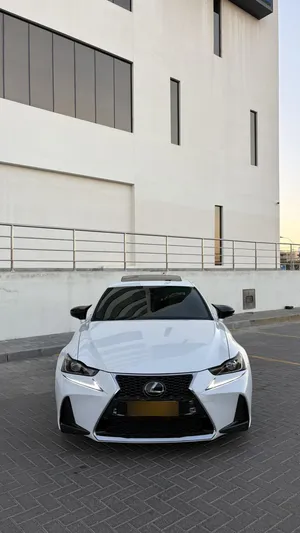 للبيع لكزس is 300 f sport 2020