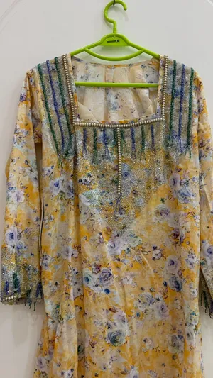 جلابية تفصيل أنيقة ومميزة للبيع Elegant custom-made jalabiya featuring