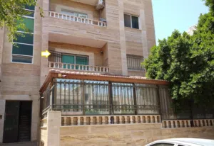 شقة للبيع في المنطقة السكنية الثالثة - طابق اول - من المالك مباشره