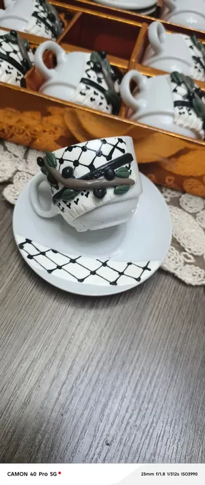 فناجين بعجينه السيراميك