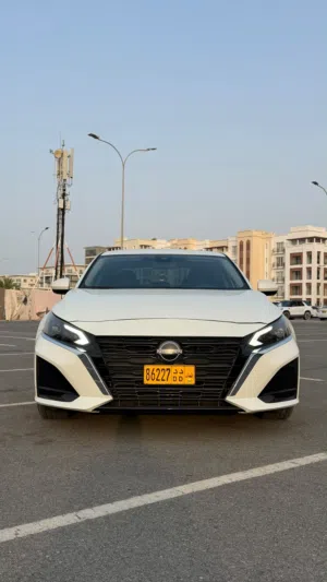فرصة نادرة للإستخدام الاقتصادية والمميزة التيما SV طراز 2023 اللون الابيض الاكثر طلباً
