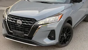 نيسان كيكس وارد كندا بدون حوادث استعمال قليل جدا مواصفات SR خمس كامرات ممشى 9000 km ,فقط 1.5cc للبيع