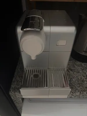 Nespresso Delonghi Latissima touch perfect state well maintained and cleaned less than a 1 year
