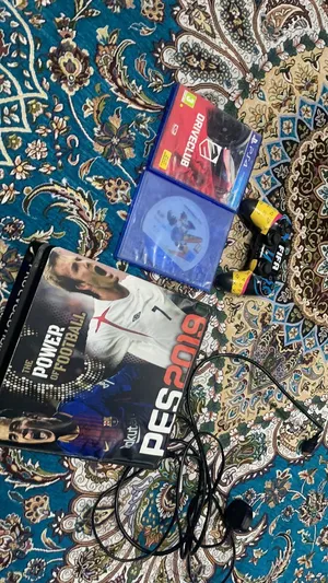 PS4  2 games  1 controller