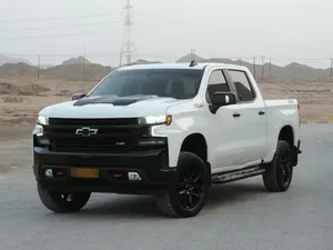 للبيع فقط بيك أب سلفرادوو تريل بوس فل مواصفات ومصيون بالكاامل جاهز للرحلات