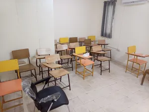 كراسي مدرسية مع الواح