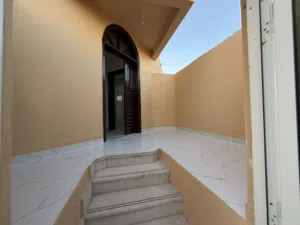 ابوظبي مدينه شخبوط استوديو مساحه ممتازه طابق ارضي مع بلكونه موقع راق وسط المدينه