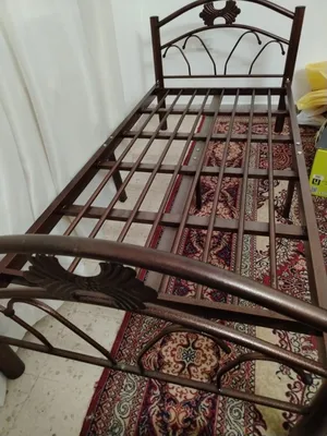 سرير حديد بحالة ممتازه عدد 2