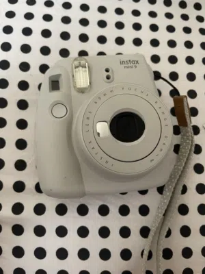 Instax Polaroid mini 9 camera in Rak