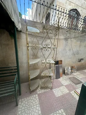 حامل تحف او زينه او اي شي