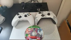 Xbox one S 1tb  + steering wheel + the crew 2 + one controller