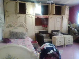 غرفه نوم كلاسيك سرير ودريسينج دورين و2كمود يمكن شراؤهم كل حاجه لوحدهها