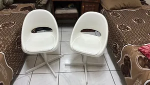 2 كرسي مع 2 مكتبه ( 2 طاوله )
