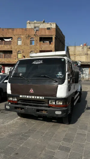 وايت ماء ميتسوبيشي كانتر 2004 خليجي مجمرك تانكي ماء 6600 لتر صافي قمة النظافة تعز المدينة