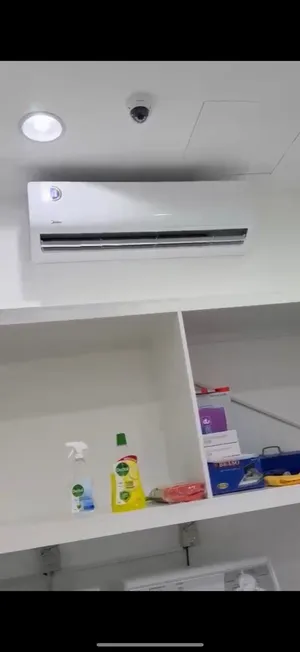 للبيع مكيف مع كمبريسير شركة ميديا استخدام سنه و 3 شهور فقط