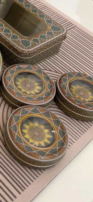 للبيع علب زعفران فارغه