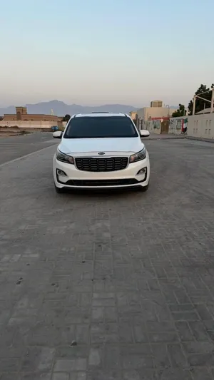 كيا كرنفال بحالة ممتازه