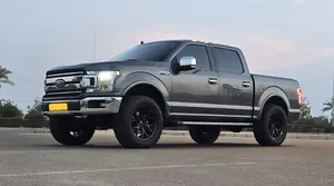 السيارة الفاخرة فورد F150 LARIAT فل اوبشن مواصفات خاصة داخل وخارج السيارة نظيف جدا