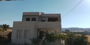 منزل مستقل للبيع مكون من طابقين له طريق منفصل تماما بالقطعه عمر البناء6 سنوات